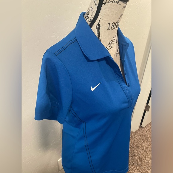 Nike Shirt - Picture 3 of 7